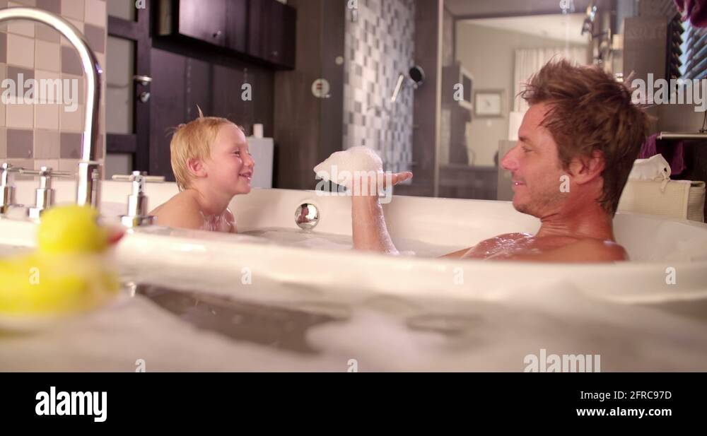 Мать сына в ванной видео. Сын в ванне. Mom and son ванная. Father and son in the Bath. Dad Bath with son.