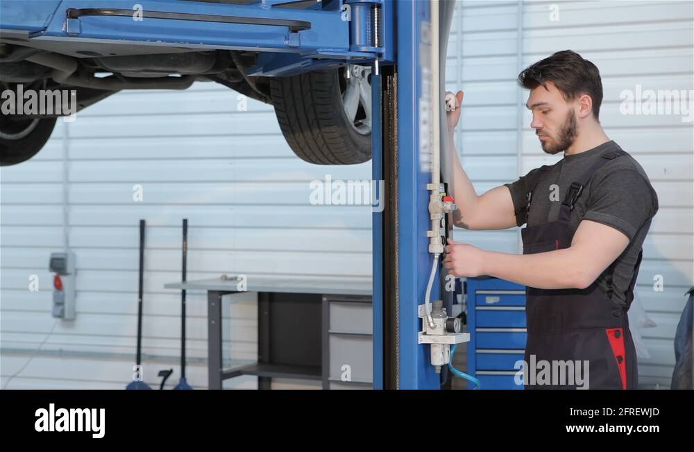 Hydraulic lift car mechanic Stock Videos & Footage - HD and 4K Video ...