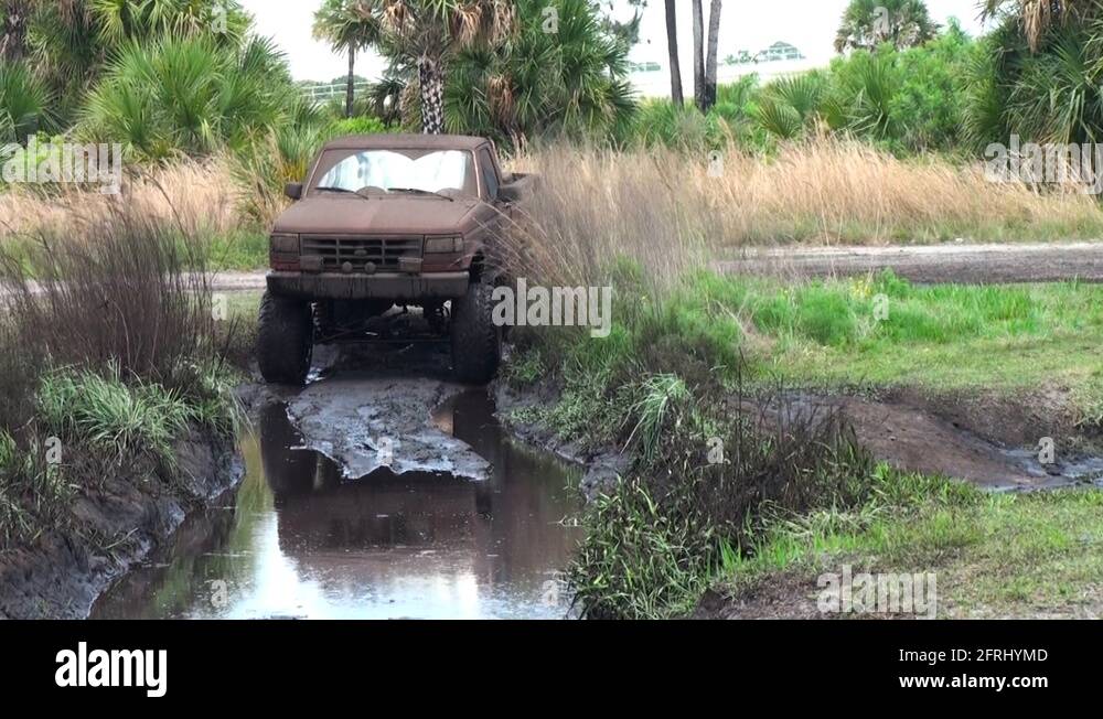 Truck stuck in mud Stock Videos & Footage HD and 4K Video Clips Alamy