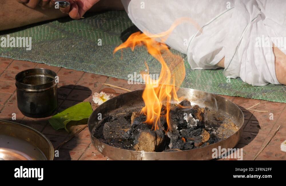 India fire ceremony Stock Videos & Footage - HD and 4K Video Clips - Alamy