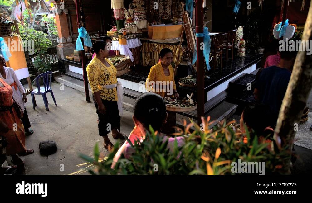 Bali - Balinese wedding guests in traditional dress preparing gifts