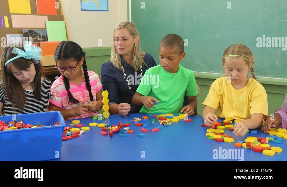 Classroom Experiment Stock Videos Footage Hd And 4k Video Clips Alamy