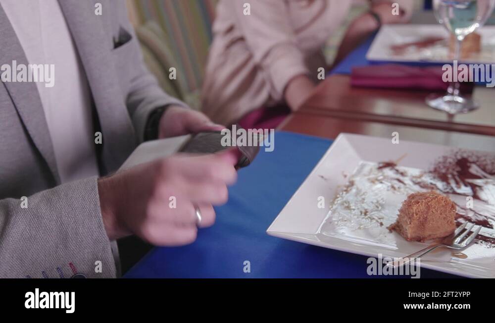 Pay bill restaurant Stock Videos & Footage - HD and 4K Video Clips - Alamy