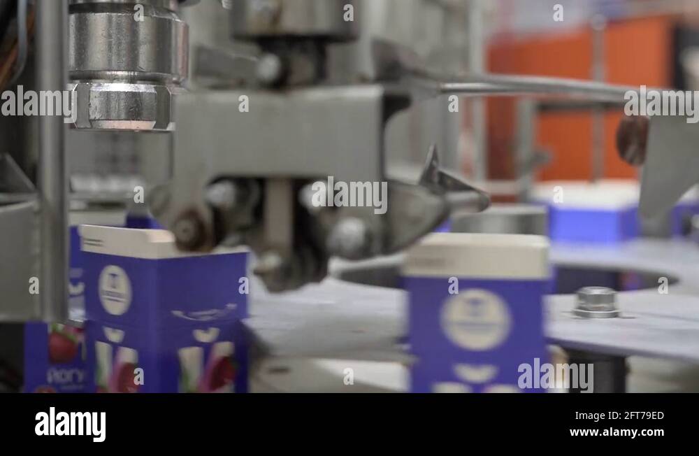 Device packing Stock Videos & Footage HD and 4K Video Clips Alamy