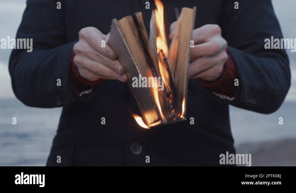 Человек с горящей книгой