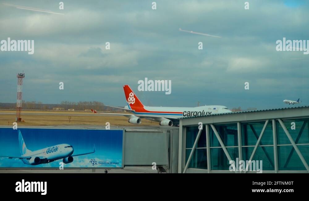 Embraer 190 make Stock Videos & Footage - HD and 4K Video Clips - Alamy