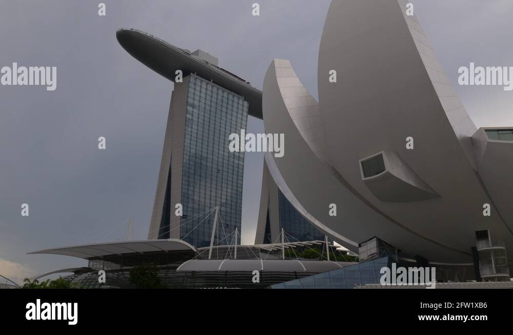 singapore duck boat tour ride marina bay sands hotel museum panorama 4k