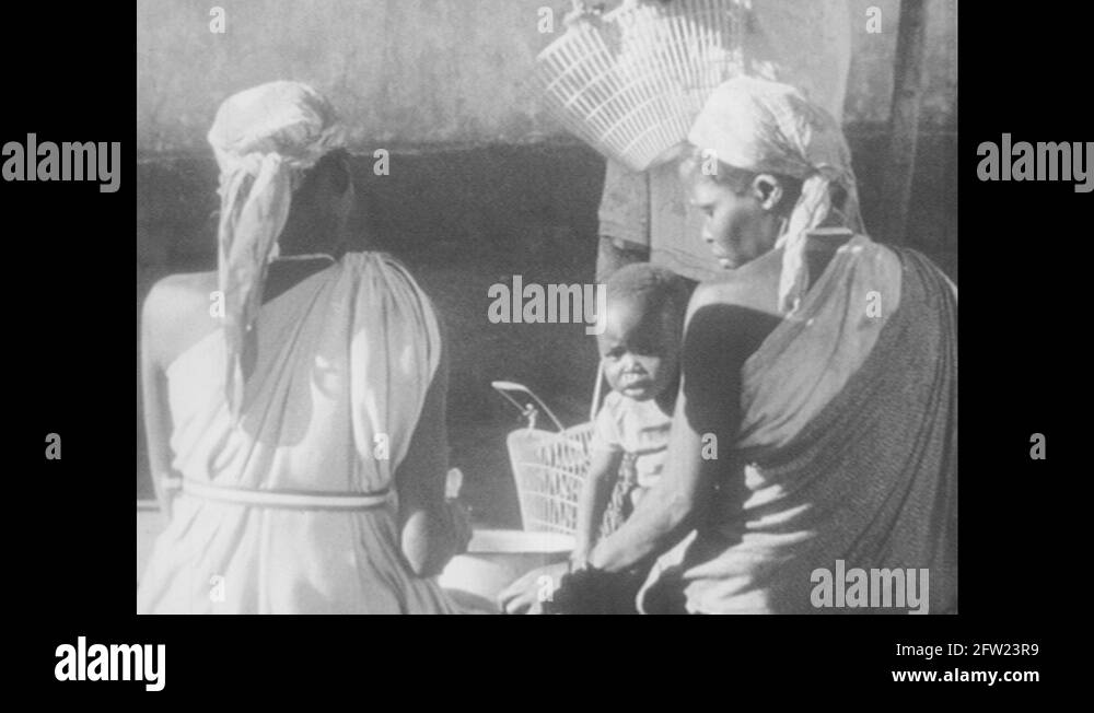 south-africa-1960s-black-south-african-woman-with-baby-black-south