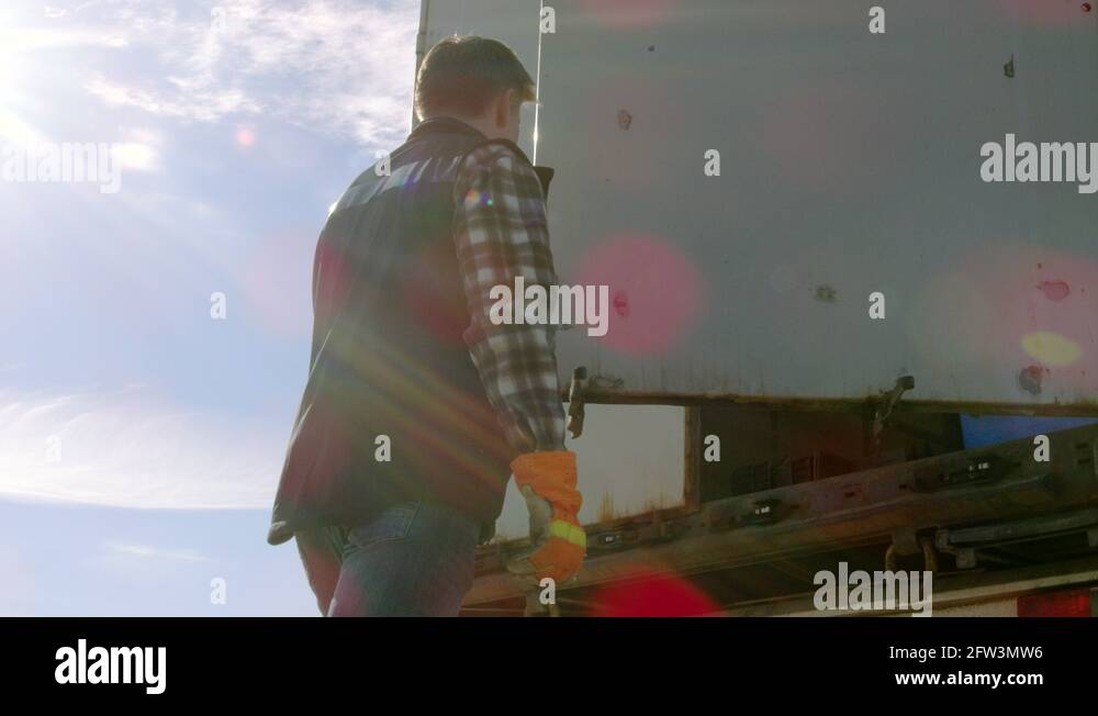 Tractor trailer doors Stock Videos & Footage - HD and 4K Video Clips