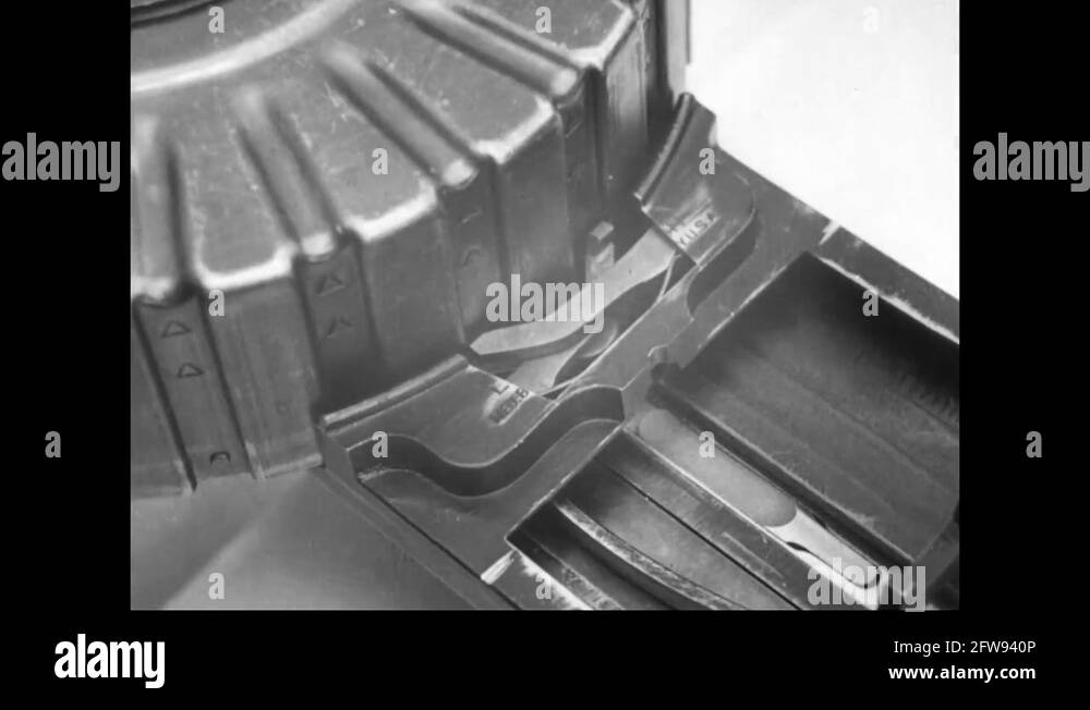 Video demonstrates the parts and assembly of Lewis gun 1914 Stock