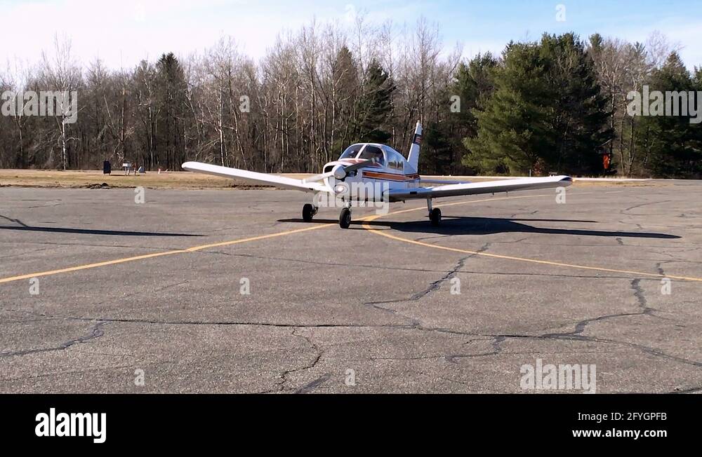 Piper pa 28 landing Stock Videos & Footage HD and 4K Video Clips Alamy