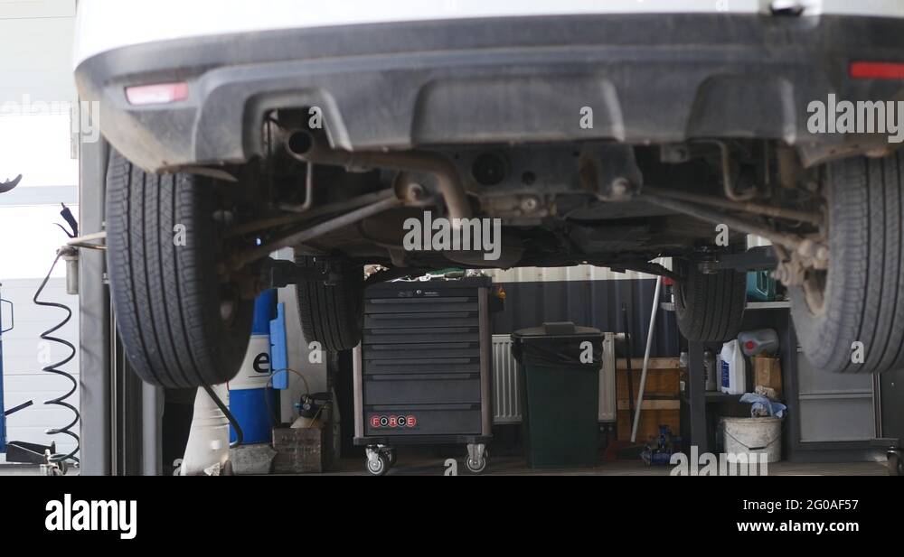 Classic car lift garage Stock Videos & Footage - HD and 4K Video Clips