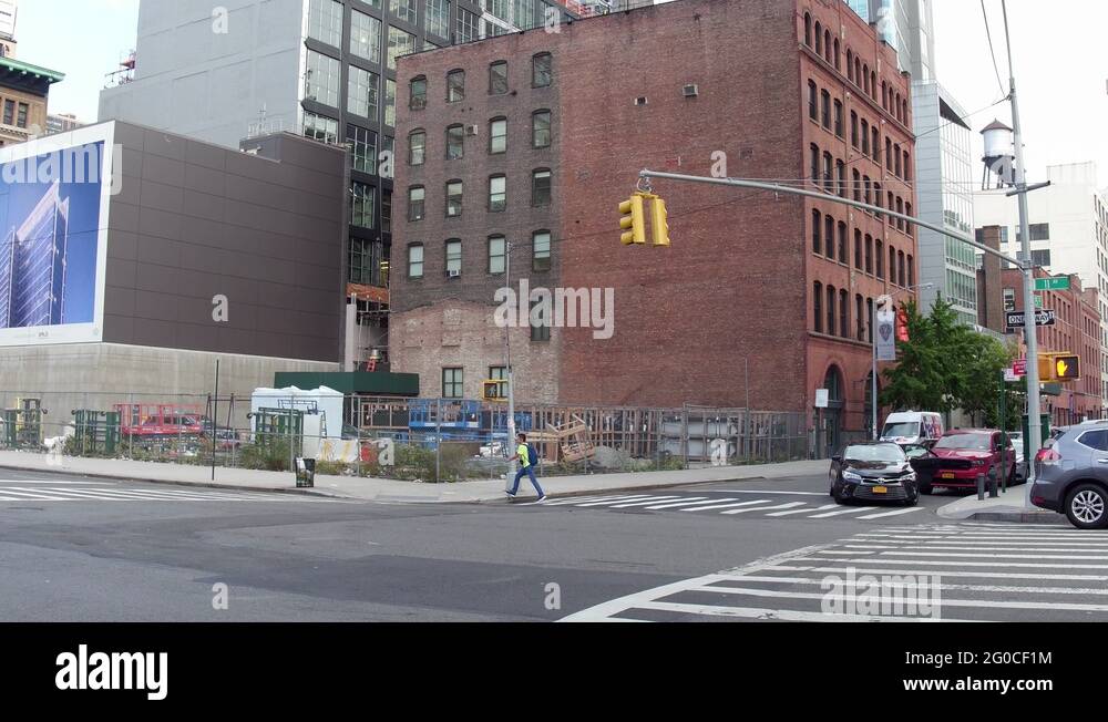 Intersection corner in Manhattan New York 4k Stock Video Footage - Alamy