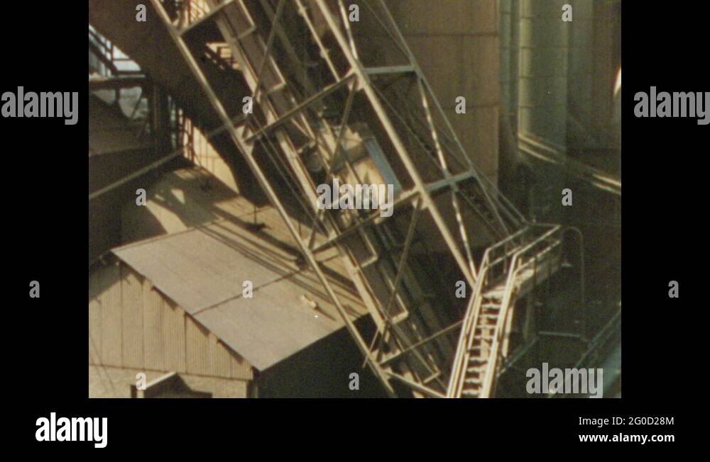 Hoist skip Stock Videos & Footage HD and 4K Video Clips Alamy