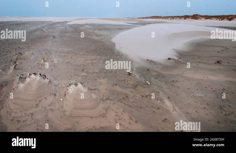 Barchan dunes Stock Videos & Footage - HD and 4K Video Clips - Alamy