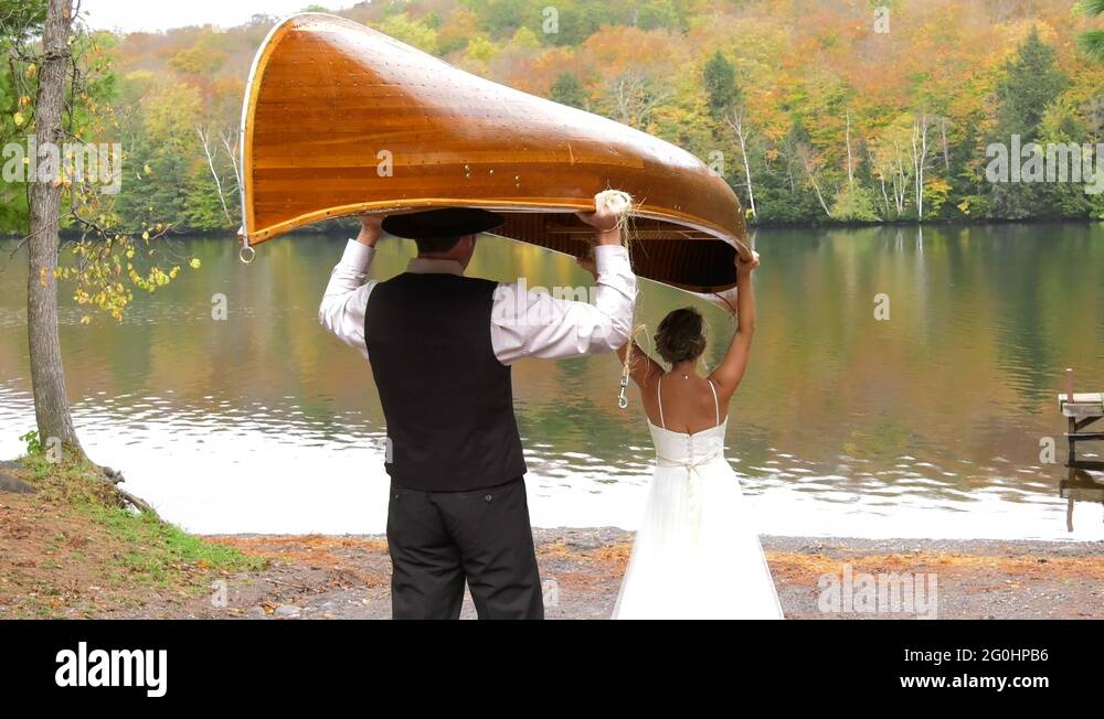 Carrying canoe Stock Videos & Footage HD and 4K Video Clips Alamy