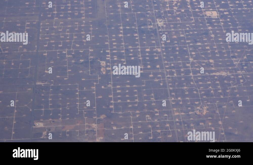 Horse head oil pump Stock Videos & Footage HD and 4K Video Clips Alamy