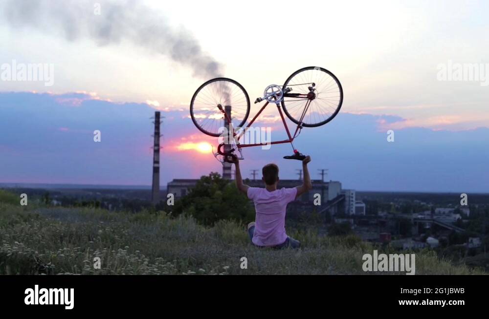 Cyclist wallpaper Stock Videos & Footage - HD and 4K Video Clips - Alamy