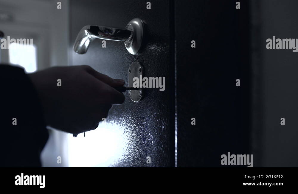 door latch for padlock