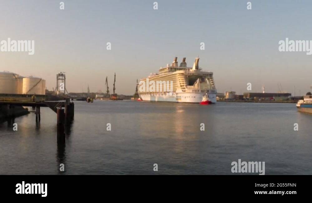 Worlds largest dry dock Stock Videos & Footage HD and 4K Video Clips