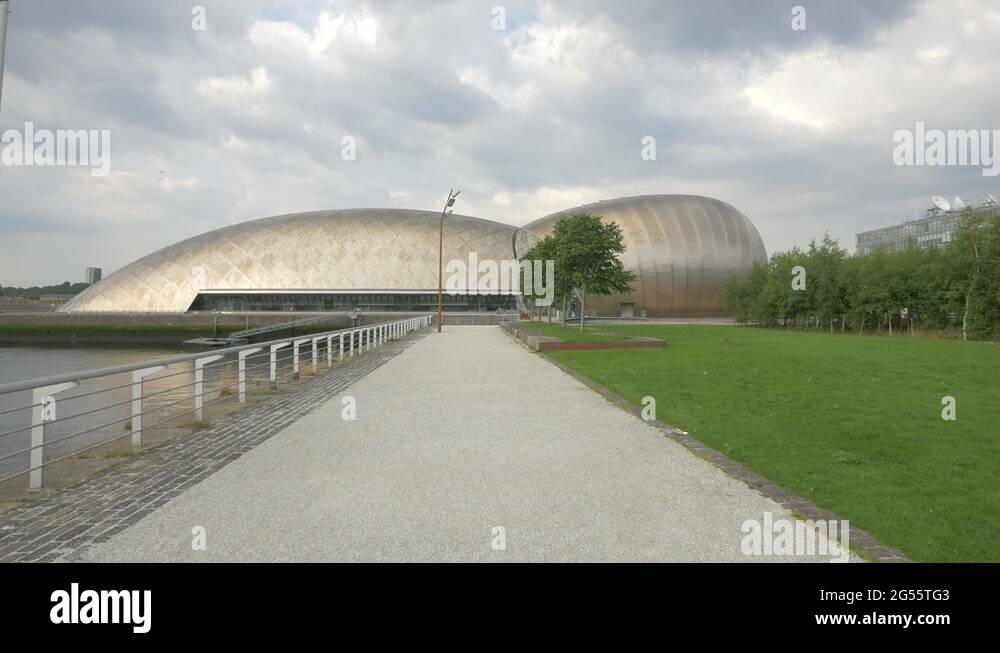 Curved facades Stock Videos & Footage - HD and 4K Video Clips - Alamy