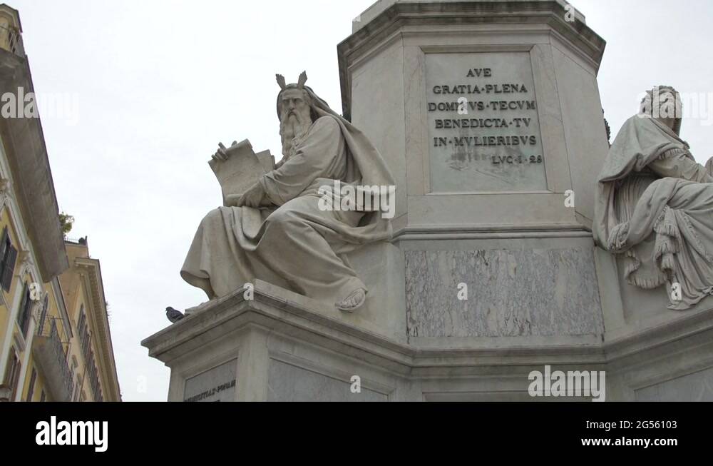 Statues on Column of the Immaculate Conception in Rome Stock Video