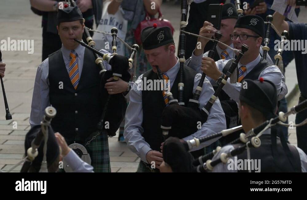 Tuning bagpipes Stock Videos & Footage HD and 4K Video Clips Alamy