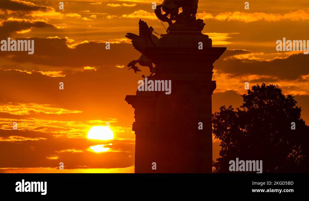 Time Lapse Of The Sun Rising Behind One Of The Many Monuments In Paris ...
