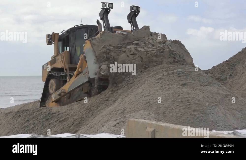 Excavator on a beach Stock Videos & Footage - HD and 4K Video Clips - Alamy