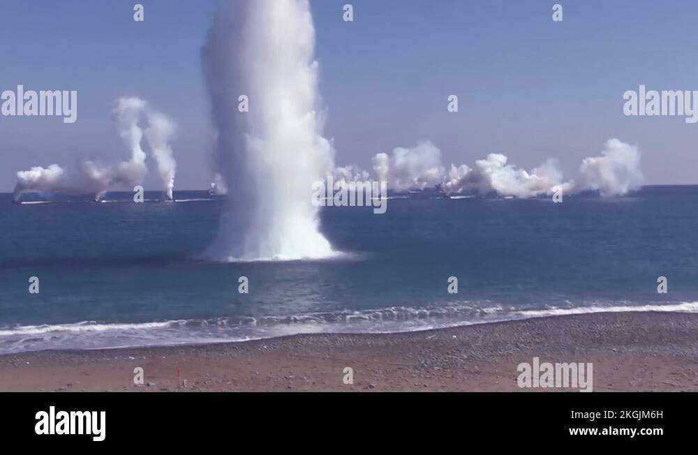 Explosion underwater Stock Videos & Footage - HD and 4K Video Clips - Alamy