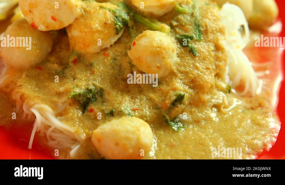 Rice vermicelli with fish sauce or Kanom Jean Namya , Thai famous food