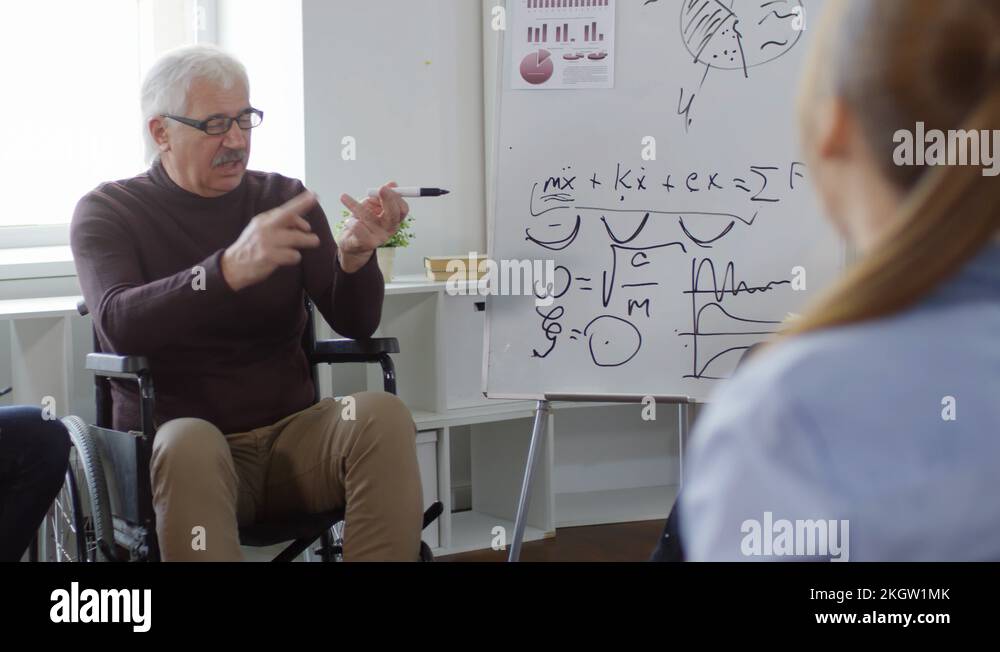 Using whiteboard Stock Videos & Footage - HD and 4K Video Clips - Alamy