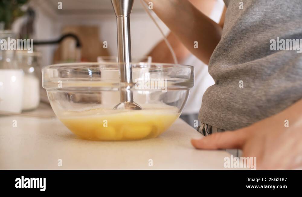 Immersion blender Stock Videos & Footage HD and 4K Video Clips Alamy