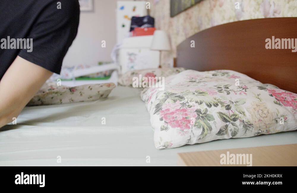 Comfy pillow Stock Videos & Footage HD and 4K Video Clips Alamy