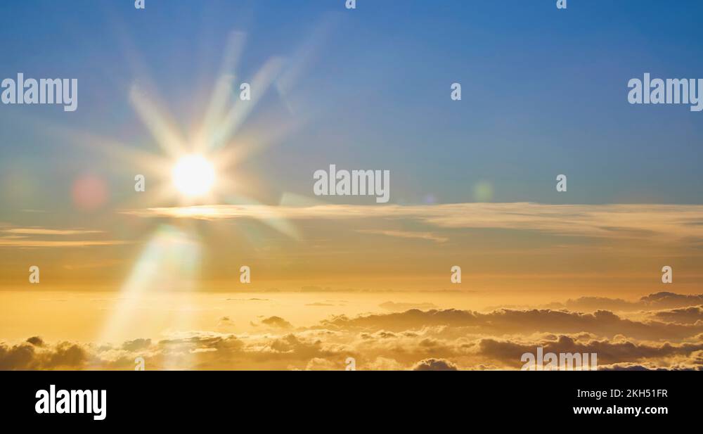 Time Elapse of setting sun above moving clouds at Haleakala Crater ...