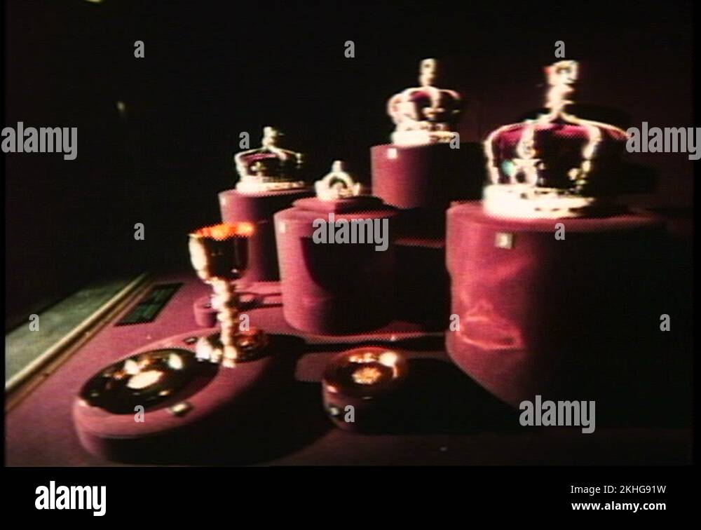 LONDON, ENGLAND, 1976, The Crown Jewels, Queen Victoria's crown, Tower