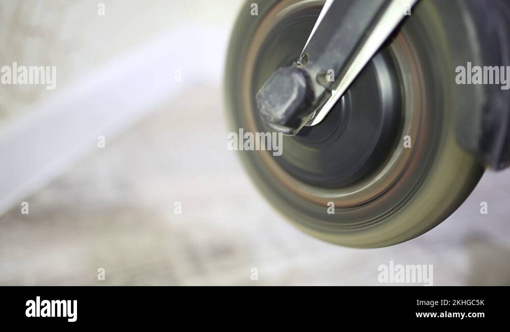 spinning wheel of an electric scooter, vibration testing while
