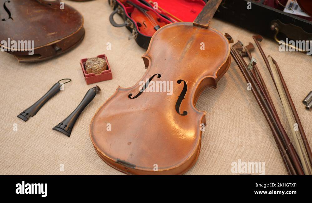 Broken string violin Stock Videos & Footage HD and 4K Video Clips Alamy