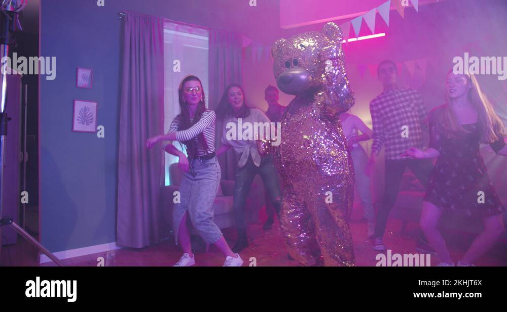 Big size teddy bear Stock Videos & Footage HD and 4K Video Clips Alamy