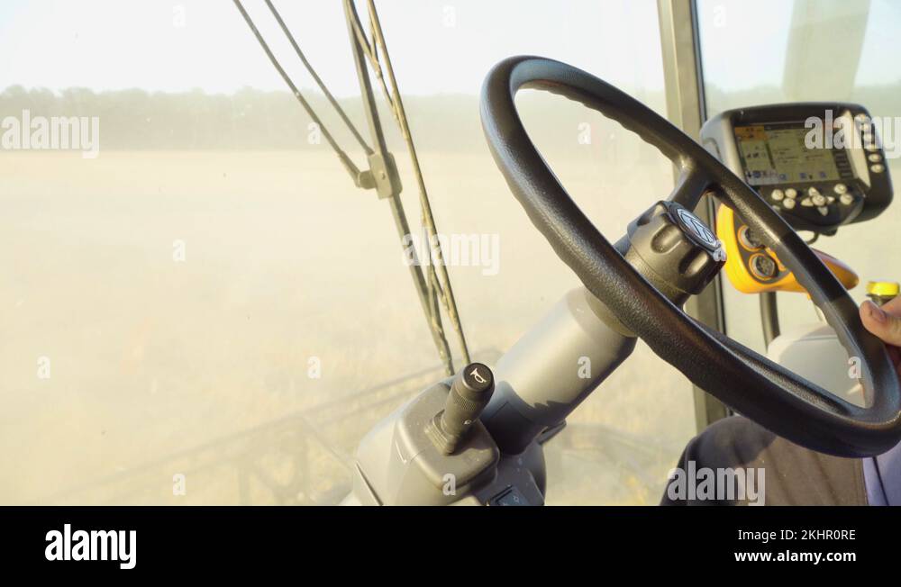 Combine harvester driver Stock Videos & Footage HD and 4K Video Clips