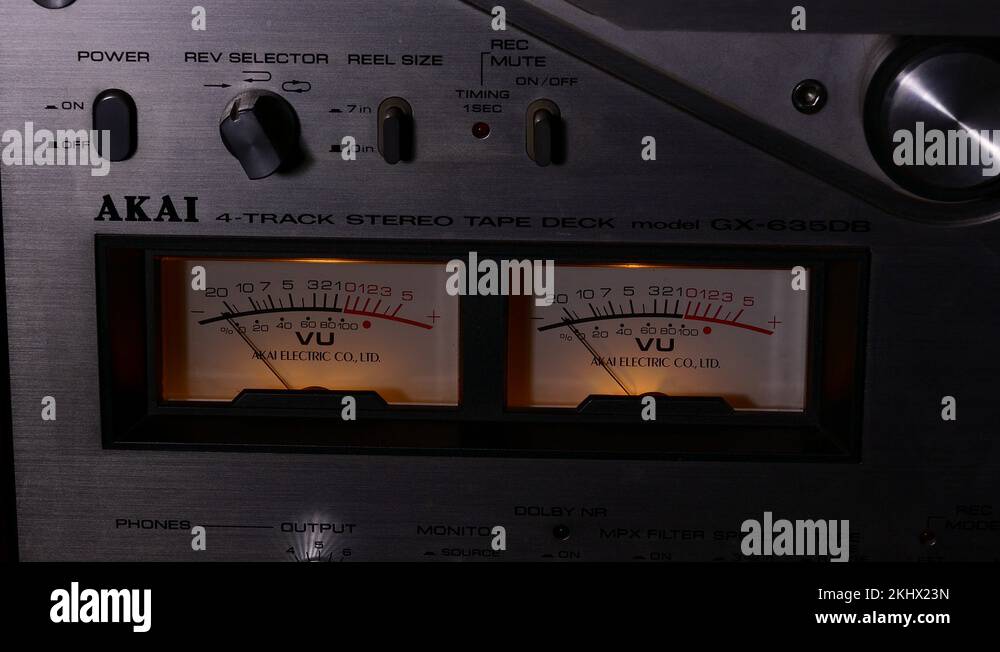 https://c8.alamy.com/comp/2khx23n/ungraded-analog-vu-meters-on-classic-hi-fi-akai-gx-635d-reel-to-reel-tape-2khx23n.jpg