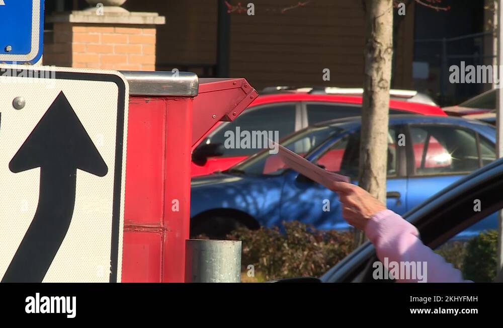 CAR PULLS UP TO DRIVE BY BALLOT DROP BOX LOCATION IN WASHINGTON Stock