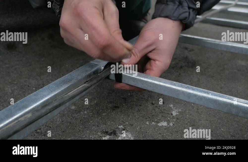 Installation cable Stock Videos & Footage - HD and 4K Video Clips - Alamy