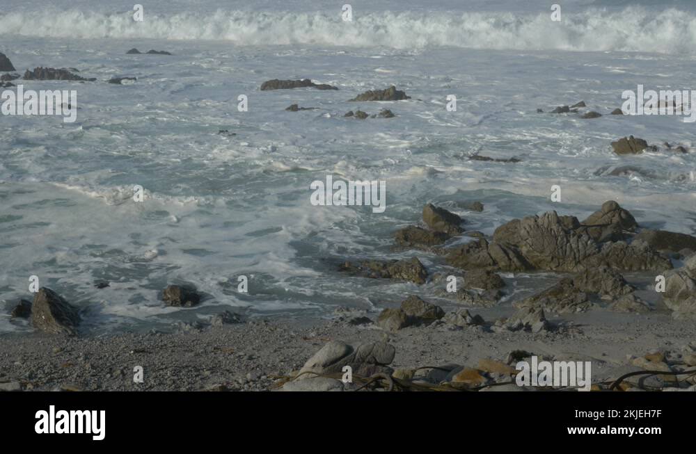 Tide Stormy weather tons of water in Big Sur State Park scenic