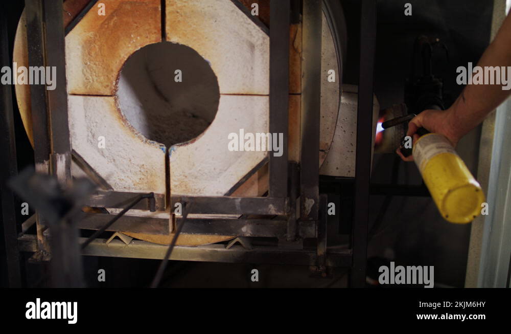 Kiln glassblowing Stock Videos & Footage HD and 4K Video Clips Alamy