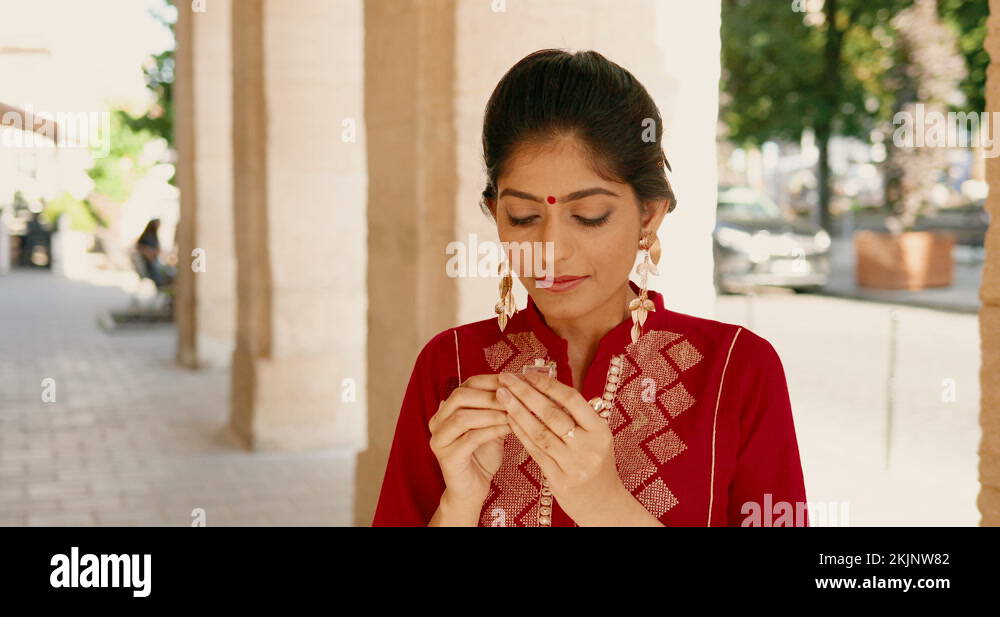 Why Do Hindu Women Wear A Red Dot On Their Forehead