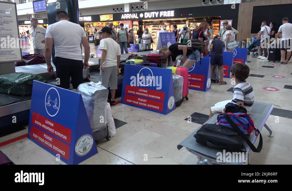 How to collect baggage at airport Stock Videos & Footage HD and 4K