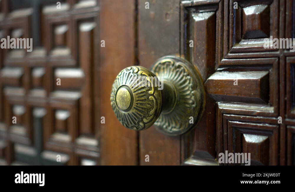 Knob old arabic door Stock Videos & Footage HD and 4K Video Clips Alamy