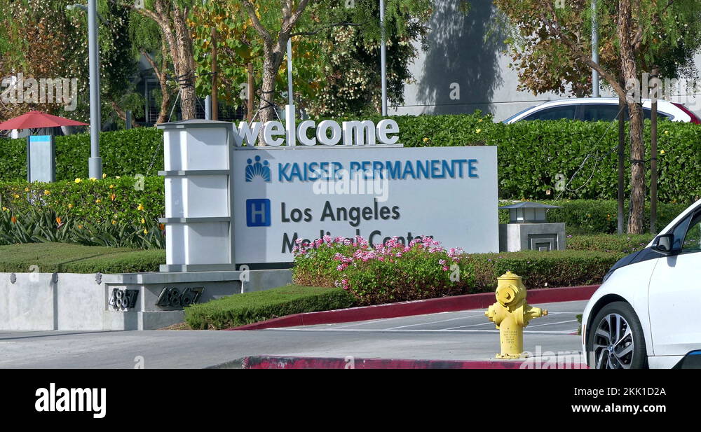 Cars traffic at Kaiser Permanente Hospital on Sunset Boulevard in Los Angeles 4K Stock Video