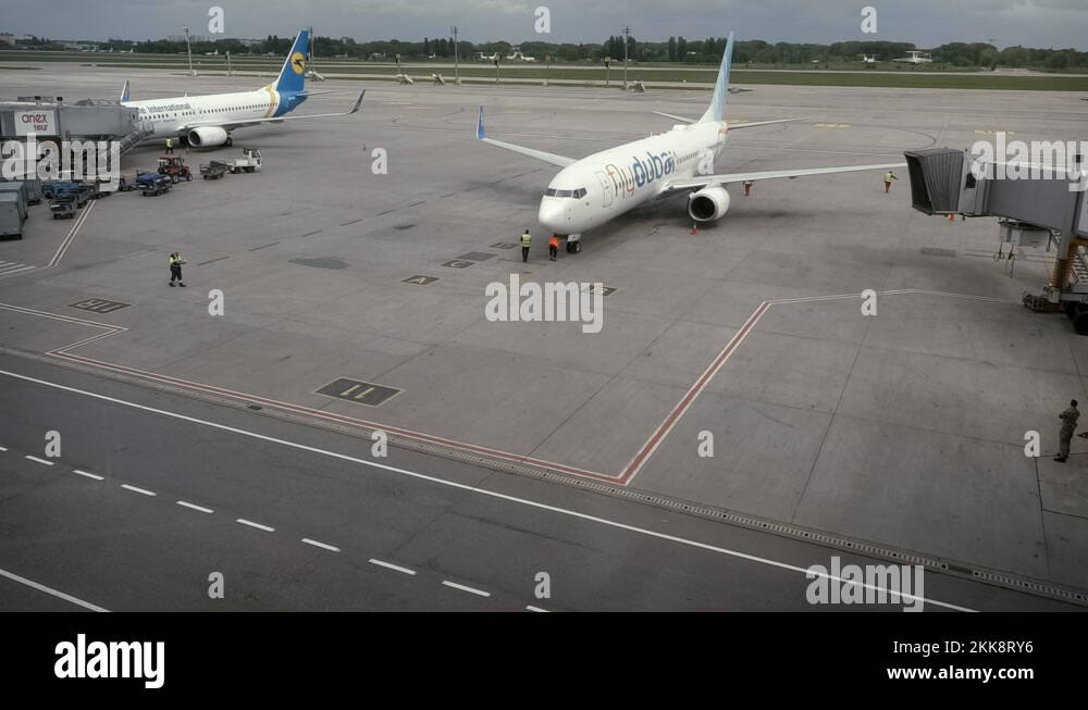 WHAT AIRLINES FLY TO DUBAI intelligence overview